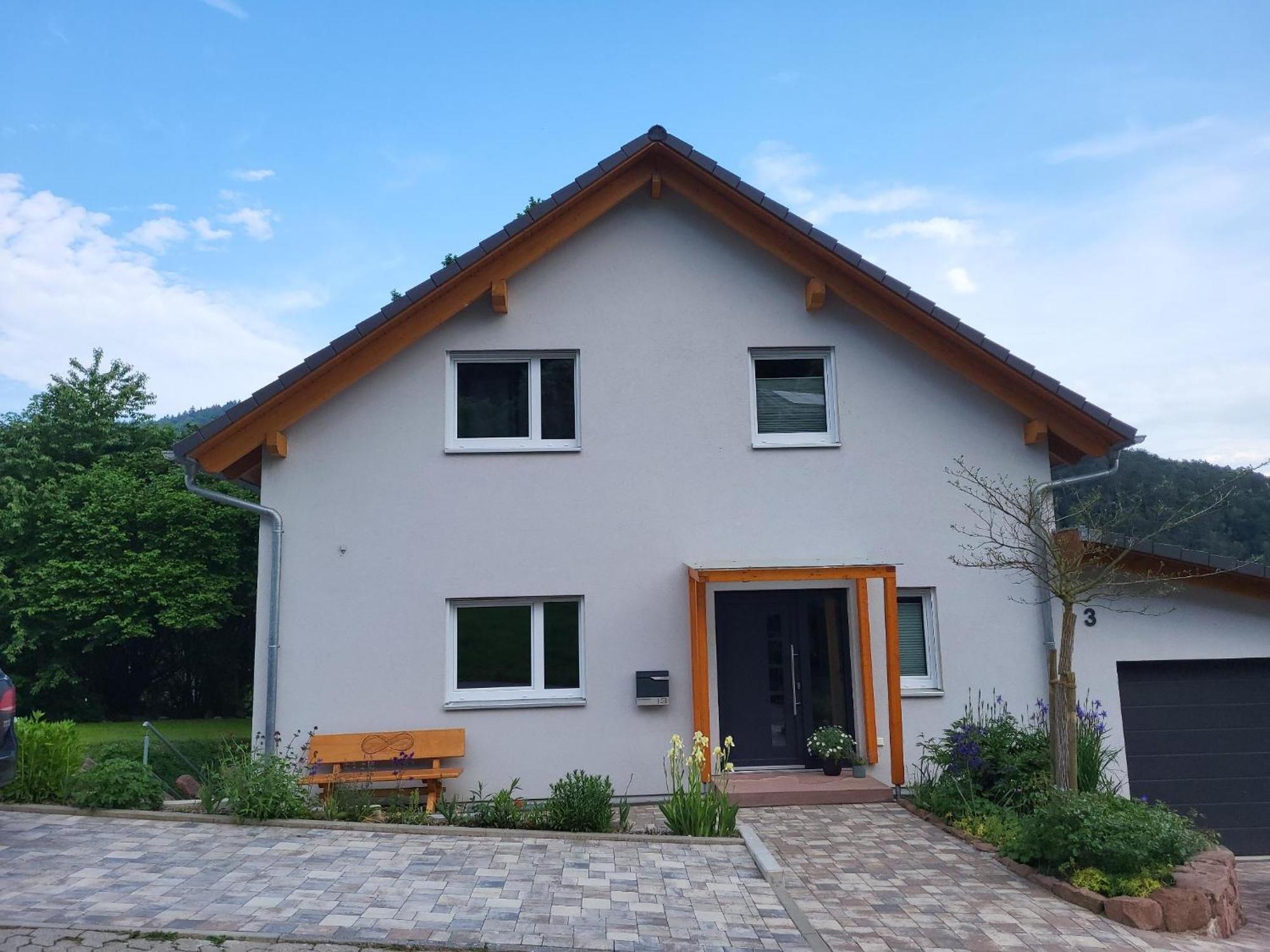 Am Neckarsteig Mit Anbindung An Heidelberg *